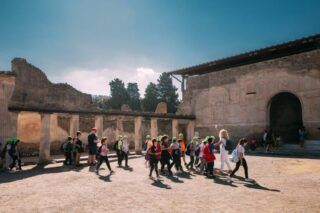 Visiter Pompéi avec des enfants. Visite familiale 2025