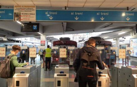 ¿En qué estación de Nápoles se toman los trenes a Pompeya?